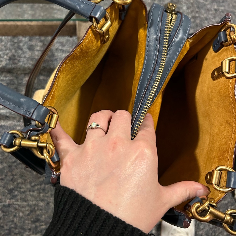 Blue coach 1941 rougue bag